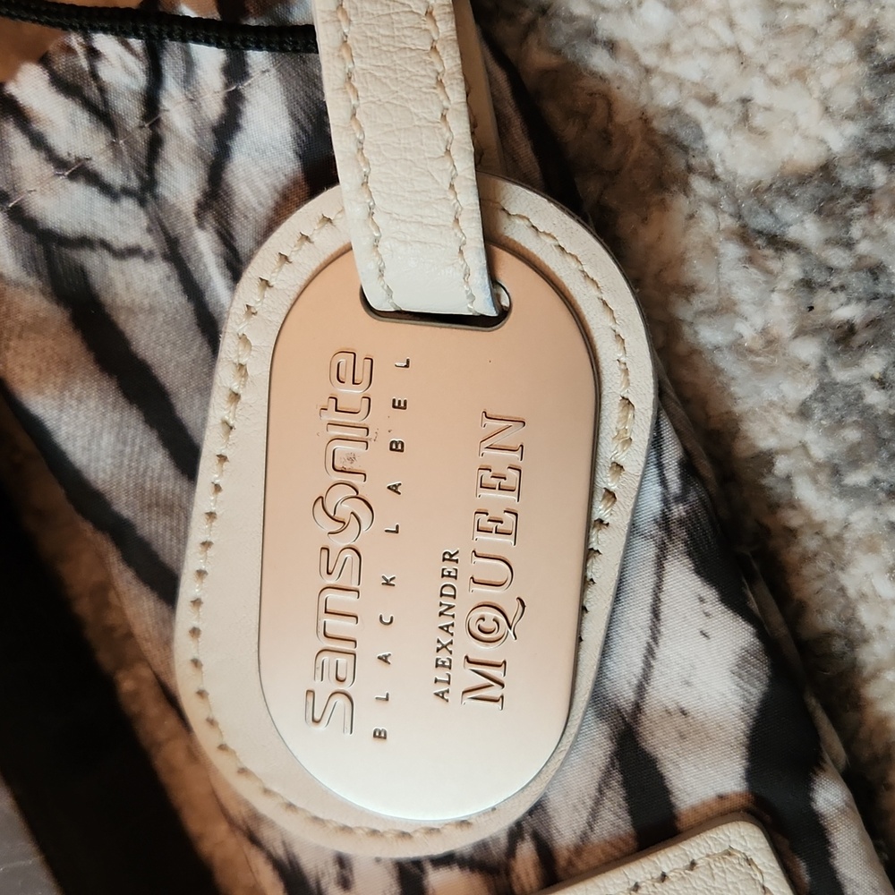 🆕Alexander McQueen leather chrome luggage tag/purse tag! #BagFob #keychain! NEW